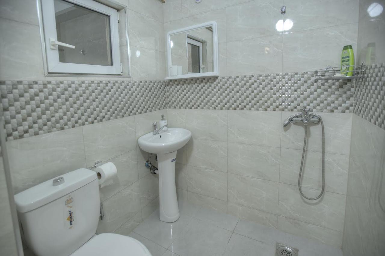Guest House Prishtine Esterno foto